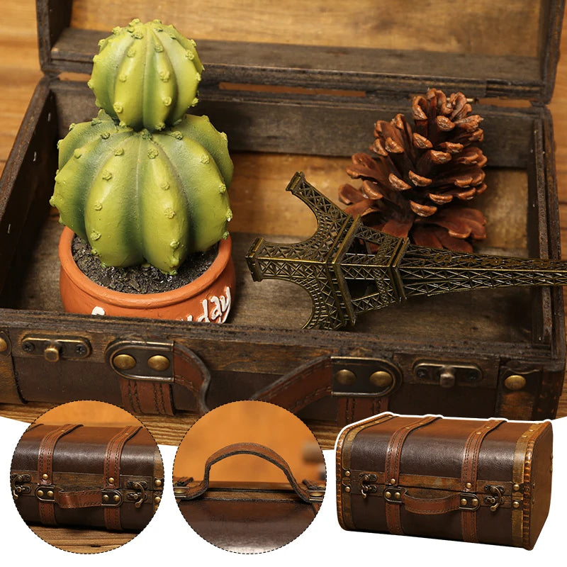 Joyau d'Élégance : Coffre en Bois Antique